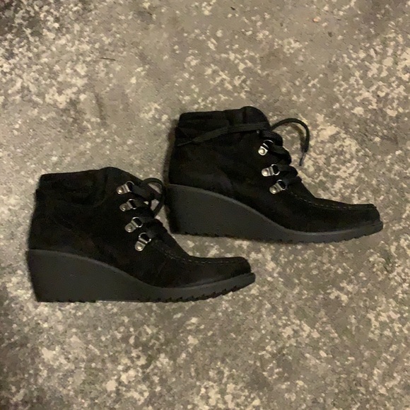 New in box wedge booties - Picture 1 of 3
